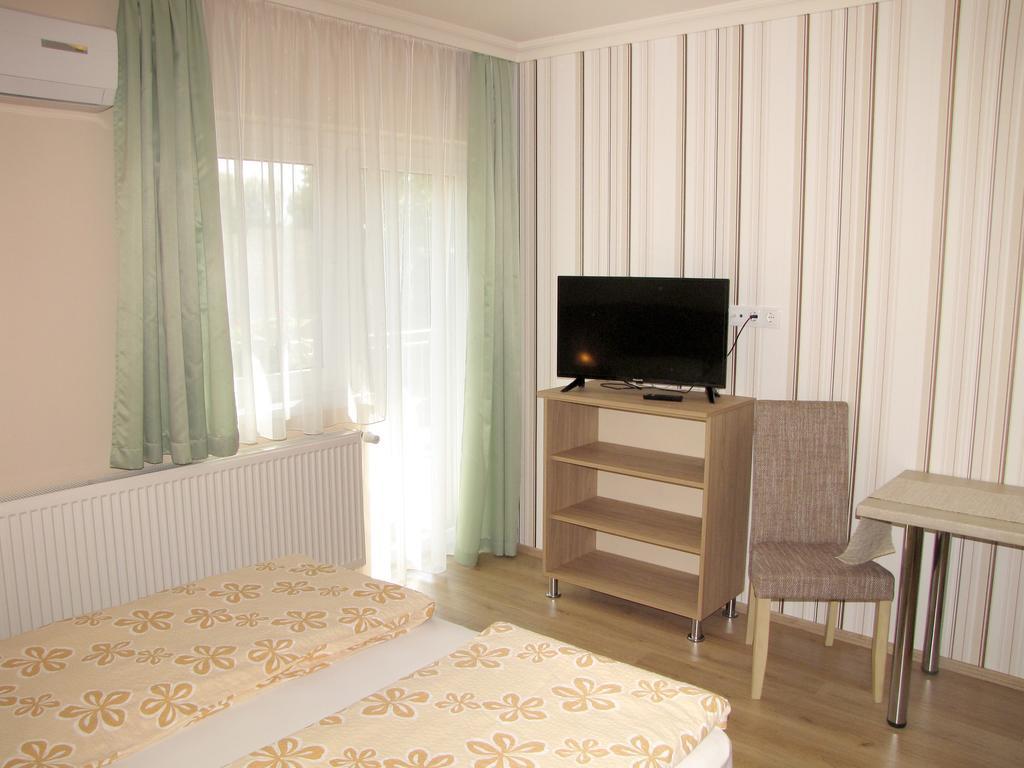 Csilla Apartman Apartment Hajduszoboszlo Exterior photo